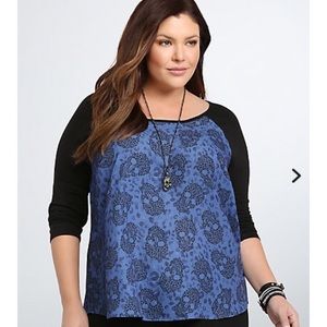 NWT Torrid Sz 3 Raglan Shirt with Skulls